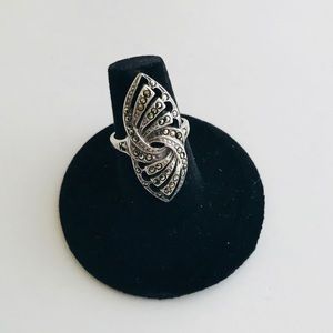 Beautiful sterling silver marcasite ring